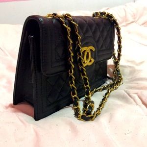 Channel purse